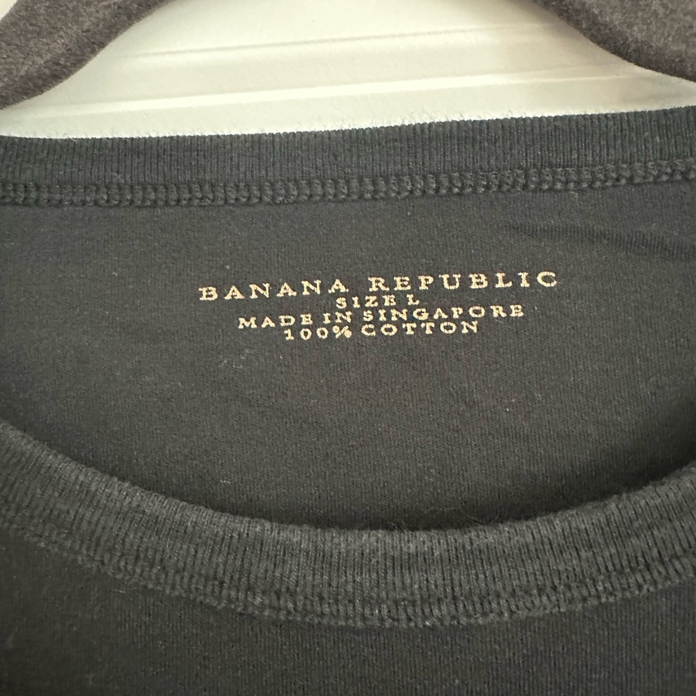 Banana Republic Classic Black T-Shirt - Picture 3 of 3